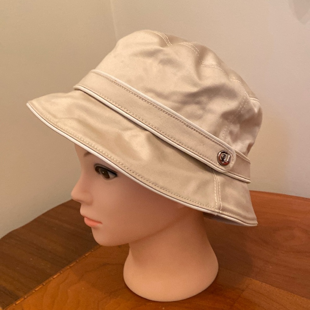 NWT Coach Hat Sunhat Bucket Sateen Stone Color WM SZ P/S Signature C’s Beige